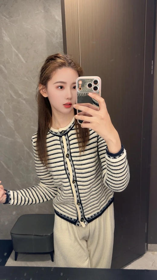 迪奥25秋冬新款 撞色条纹针织开衫(TM) 商品图4