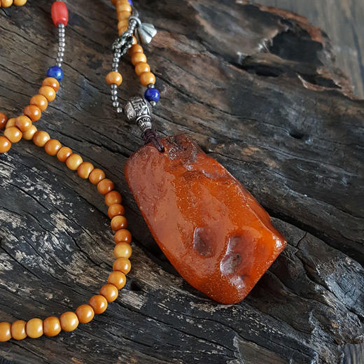 【天然正品】天然无杂裂满蜜鸡油黄随形平安无事牌老蜜蜡珠串项链46.7*24.9*15.5MM（皆取最大值）中性281125NJM06 特价 商品图3