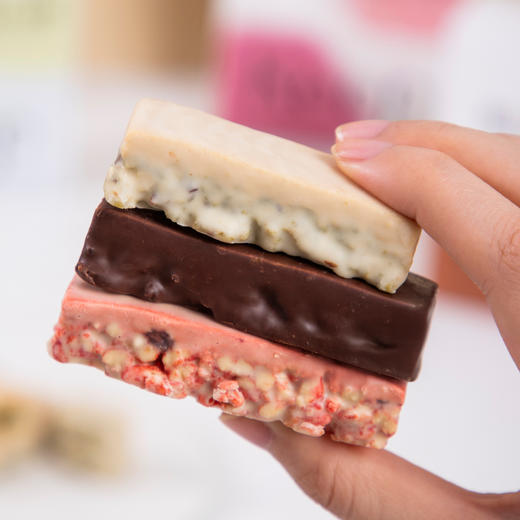 【超值3盒装】KEEP 每日双层蛋白棒 羽衣甘蓝酸奶味/山楂莓莓味/开心果黑巧味 5重高蛋白 营养高饱腹 25g*6根/盒 商品图7