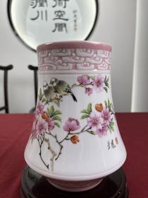 水点桃花瓷瓶