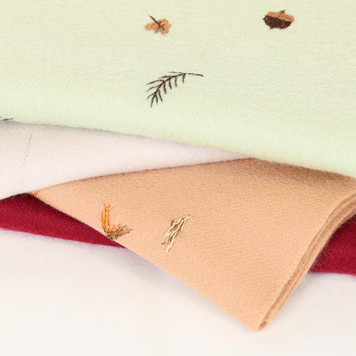 Sandriver X 清禾宫 乱针绣水波纹羊绒围巾  SJF92P800N   SJF93P448N 商品图9