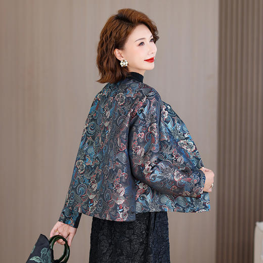 2025秋冬新款中年妈妈百搭精致轻奢长袖圆领贵气新中式长袖外套 商品图3