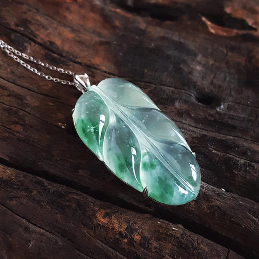 【天然正品】A货翡翠AU750收藏级白金镶天然木那高冰种飘蓝花叶子（金枝玉叶）翡翠吊坠项链36.1*16.2*7.1MM（皆取最大值）链长：45CM（长度可调节）女士021225NJS11 商品图4