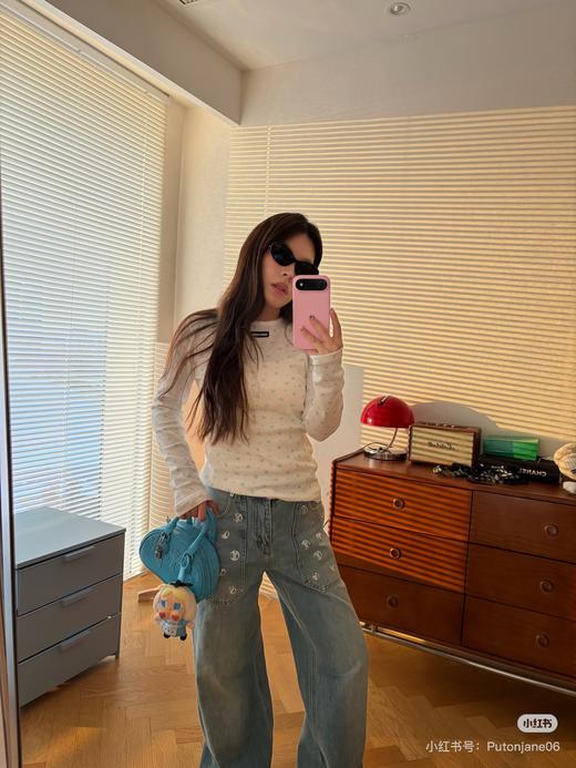 一店d 🫏家𝐬𝐤𝐥滑雪⛷️系列牛仔裤
𝟏𝟎.𝟏𝟕刚刚发售 卢昱晓 欧阳娜娜同款 这条新款真的太时髦了吧 而且是微喇裤型 上身直接轻松穿出“两米大长腿” 商品图10