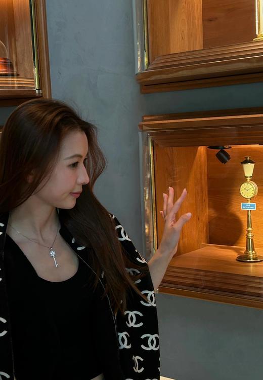 专柜流出小香限量熊猫双色100%羊绒围巾 商品图9