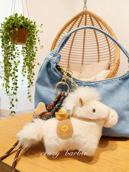 🔥谁挂谁富【马年玩偶公仔挂件套装 】！爆款元宝小马，一“马”当先的超人气吉祥物✅短绒面料，手感软fufu的像云朵，捏一下瞬间注入满满元气! 商品图2