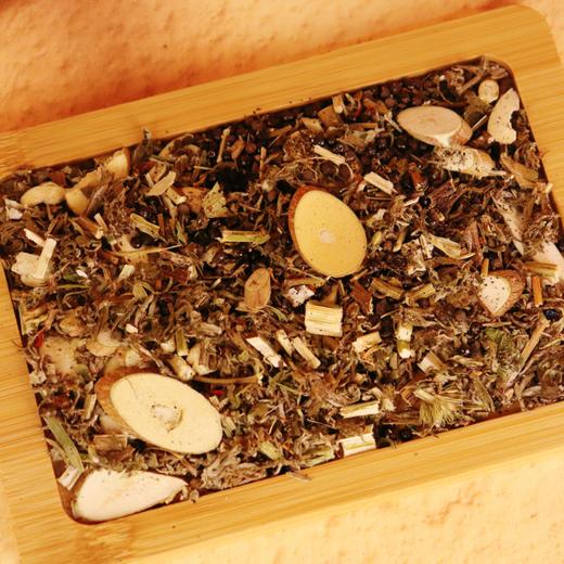 十八味足浴包  草本泡脚包 男女通用 （艾叶+红花+益母草+老姜+当归+黄芪等18味中草药） 商品图1