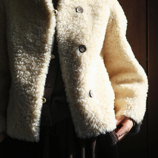 特绽放878朵/纯羊毛外套女宽松小v领羊羔毛厚外套小个子短款上衣 商品图3