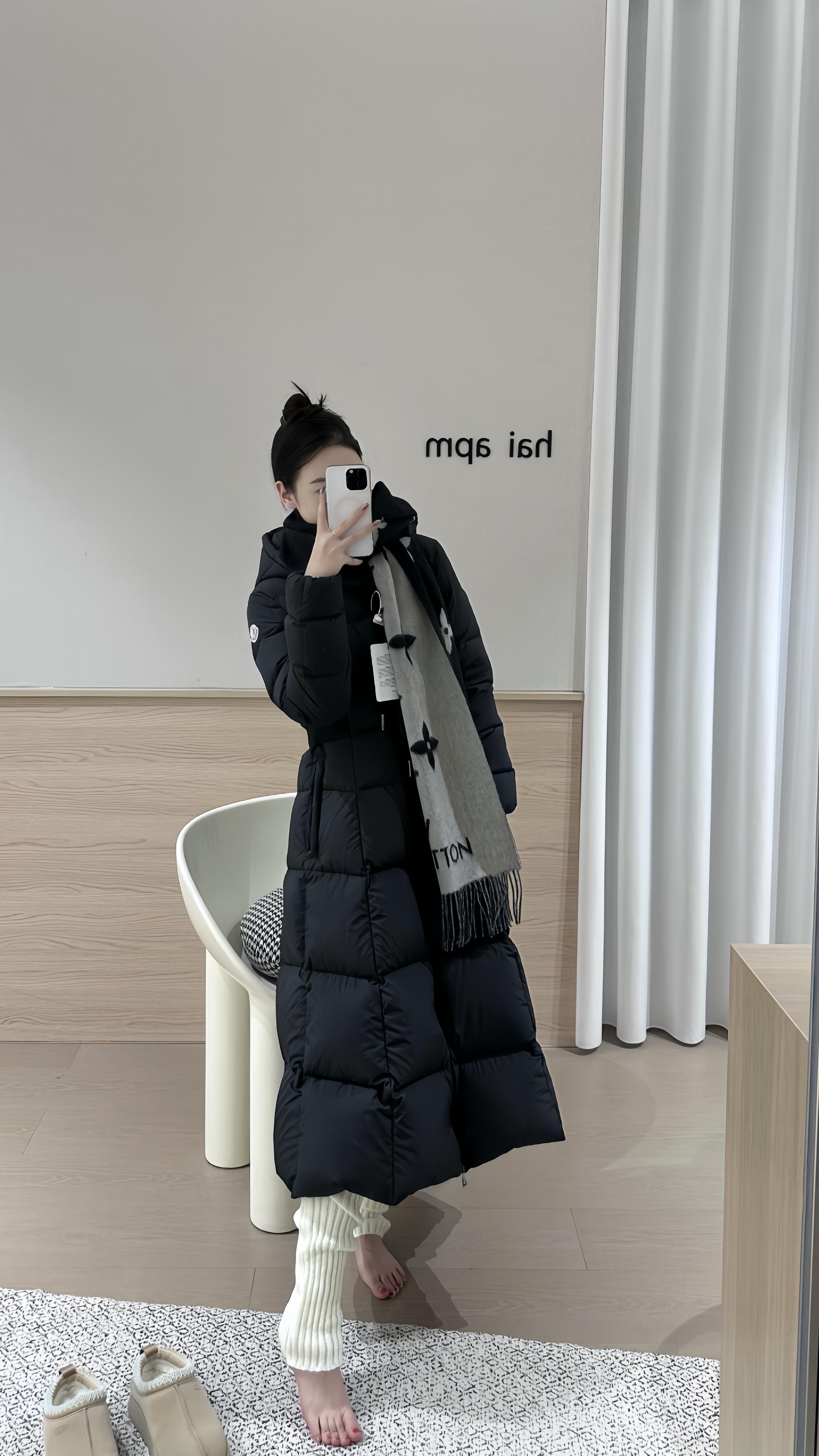 【体验无断层】Moncler Chamer女士连帽长款羽绒 在逃公主 上身真的超级温婉超级乖～ 超轻鹅颈绒填充 简直是冬日行走的大棉被 东北也可以一件过冬!!