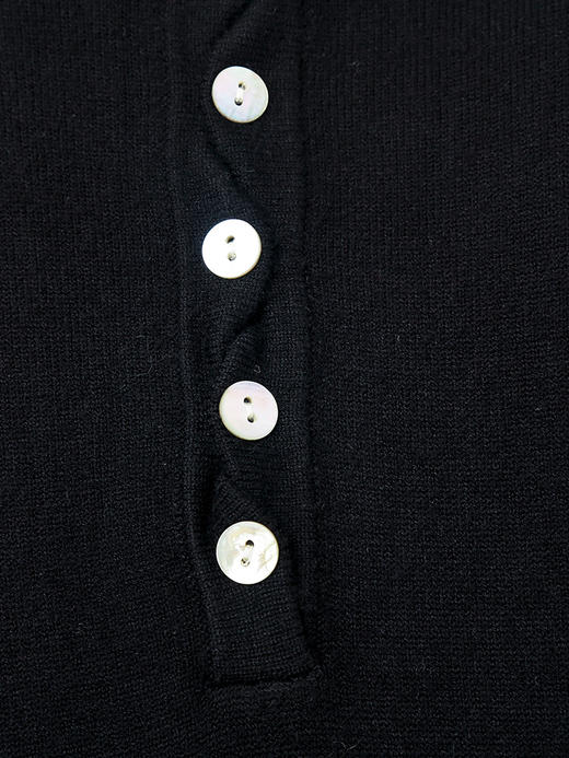 黑色高领针织连衣裙 侧排金属纽扣装饰长袖中长裙 简约通勤气质修身打底裙 商品图4