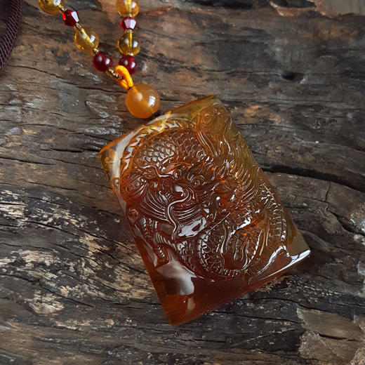 【天然正品】天然无杂裂雕龙形平安无事牌（生意兴隆、财源滚滚）墨西哥蓝珀吊坠项链49.0*37.5*16.0MM（皆取最大值）中性 251125NJS25特价：1280 商品图3