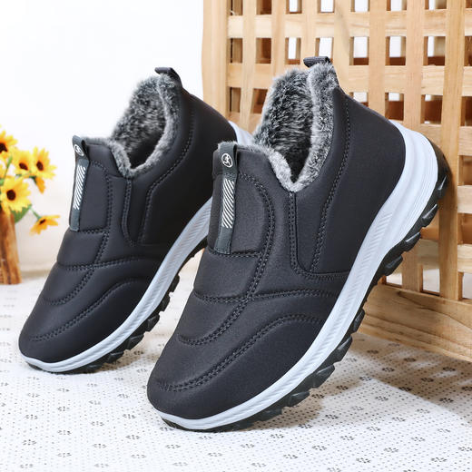 【【建议比平时选大一码】情侣款棉鞋2025冬季新款加绒加厚、情侣款运动鞋、防滑厚底跑步鞋 商品图0