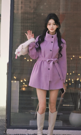 在黑白灰的冬天，做一抹行走的鸢尾紫