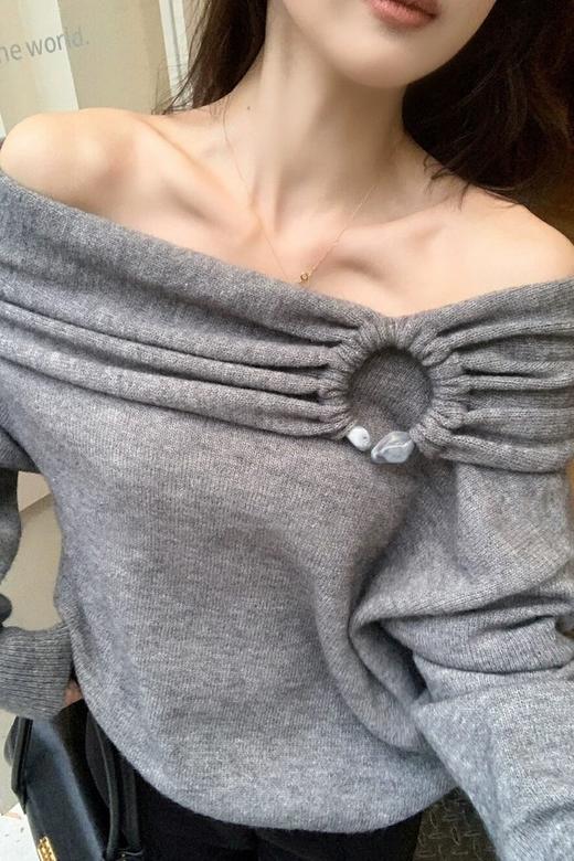 SIA SAYLOR 纯欲风一字领露肩设计感针织毛衣 21640 商品图2