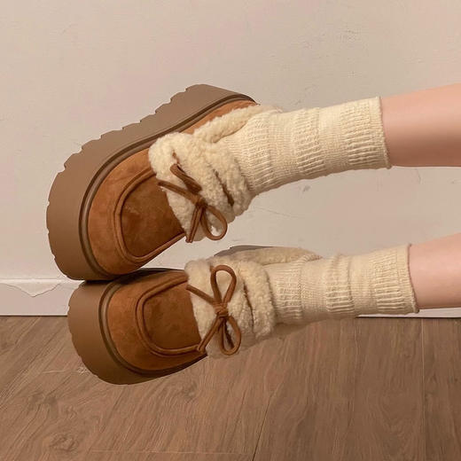 【全新升级❗️加绒厚底勃肯鞋】舒适的内里选料，弧度自然舒适，个性防滑底纹，外穿2026新款冬季复古白色勃肯毛毛鞋女QQ 商品图1