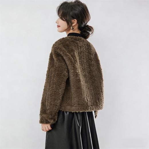 【停发！3月8日开始发货！】佐姿莎 高奢款小香风皮毛一体外套N359/温柔牛角扣皮毛一体外套N1367  软 fufu 毛毛，上手暖到心尖，不分场合，时尚好搭 商品图2