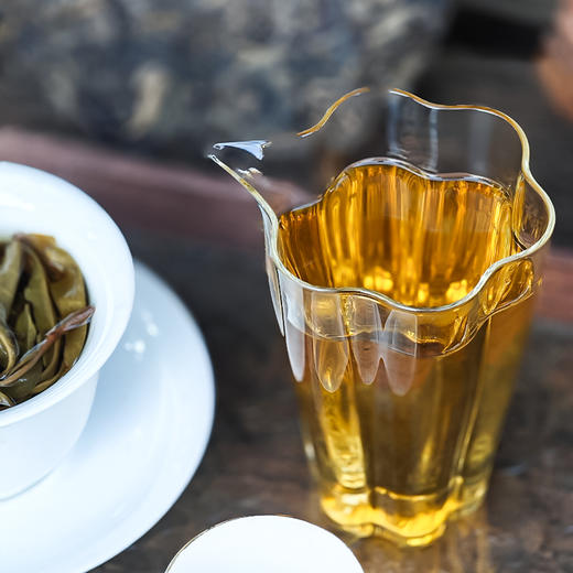 最后1提；09号淳修银核心茶地茶界圣品2020年【老班章】稀世孤品 可遇不可求的顶级资源 片区中这片最古老的核心古林，圣地里的“圣殿”，是时光沉淀出的茶中活化石！200g*5饼/提 商品图3