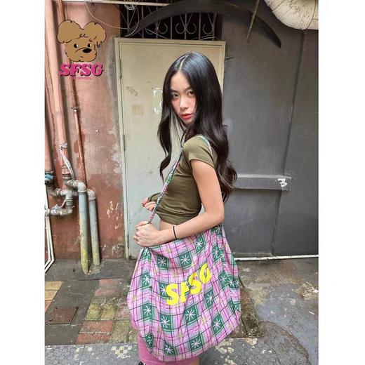 4楼Eubelle欧蓓 SFSG潦草小狗格纹包系列 格纹太阳LOGO单肩包通勤大容量 活动价：179元 商品图2