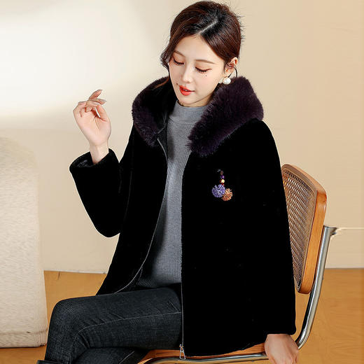 QYM CS25D129宽松连帽气质洋气皮毛一体拉链皮草外套 商品图2