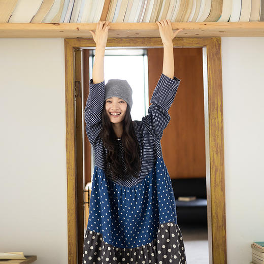 绽放856朵/波波裙·新款撞色波点拼接长袖连衣裙圆领宽松旅行长裙 商品图1