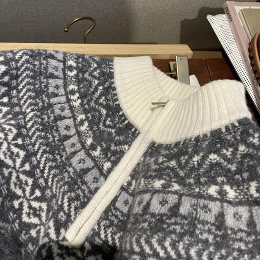 第一名推荐！吃土都要收！2025费尔岛复古双色提花半拉链加厚毛衣女款！ 商品图3