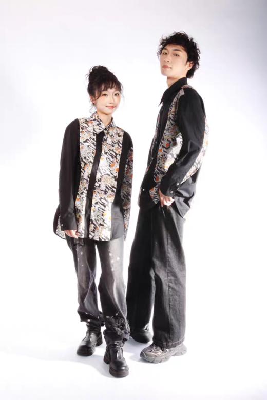 【跳一针】x 谢建平联名限量撞色拼接衬衫--无界漫游 商品图1