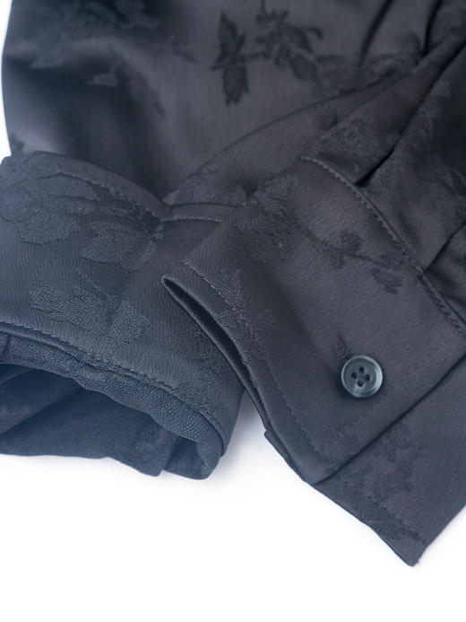 复古暗纹提花黑色缎面长袖衬衫 精致金属装饰翻领垂感宽松通勤上衣 商品图4