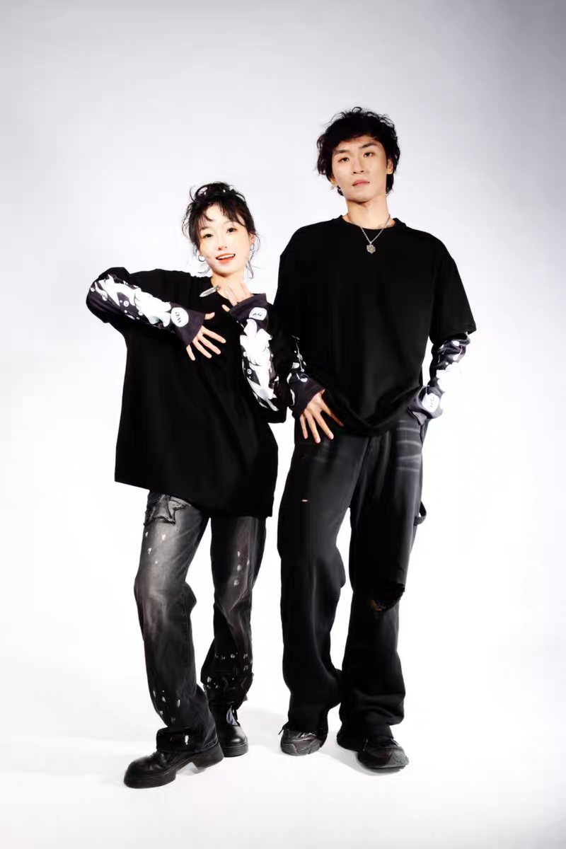 【跳一针】x 谢建平联名限量假两件T恤--瞬裂轨迹