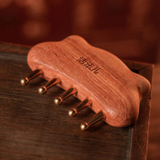 猫咪铜齿按摩梳 | 贴合头部弧度梳齿，小巧可爱猫咪造型龙凤檀木材质。手工打磨梳头木梳#常梳头头常梳# 商品图2