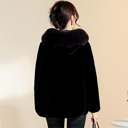QYM CS25D129宽松连帽气质洋气皮毛一体拉链皮草外套 商品图3