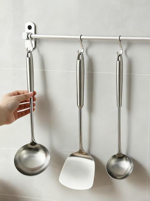 🥰【品牌直发】厨房做饭全能帮手！留这套炒勺三件套就够了👏【易铂YISPOT 不锈钢锅铲+汤勺+炒菜铲子三件套】，一套承包做饭任务✨ 官网在售💰99元，现开团价💰36.9 商品图0