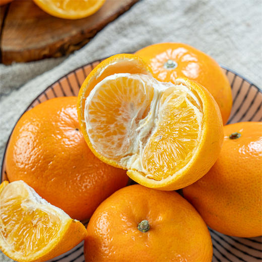 锁死这颗 “爆汁炸弹”！黄金产区【广西沃柑】皮薄肉厚，咬开瞬间汁水喷溅！甜润混着微酸，甜到上头还带回甘，这才是秋冬水果真王者！ 商品图1