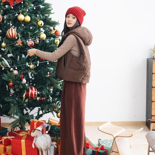 绽放540朵/95鹅绒肌理感连帽羽绒马甲女百搭冬季新款宽松厚款马夹 商品图3