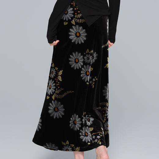 「自」全新升级【铂金会员174/天猫229/差价55】(22135)洛诗琳新中式高腰显瘦丝绒裙2025秋冬气质印花半身长裙女 商品图4