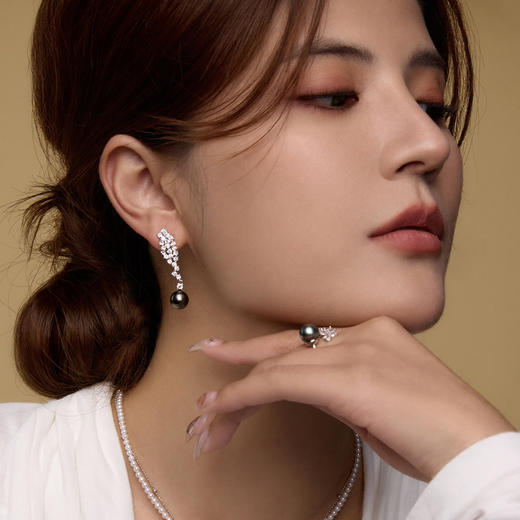 Manreya玛芮雅“钻叶垂墨”珍珠耳饰|铜镀金，大溪地珍珠 商品图6