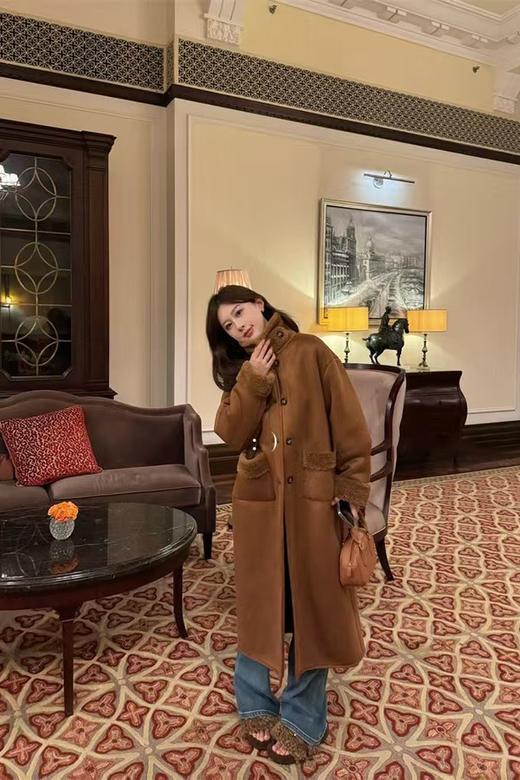 ELLA JADE 经典款棕色加厚皮毛一体大衣外套 21938 商品图2
