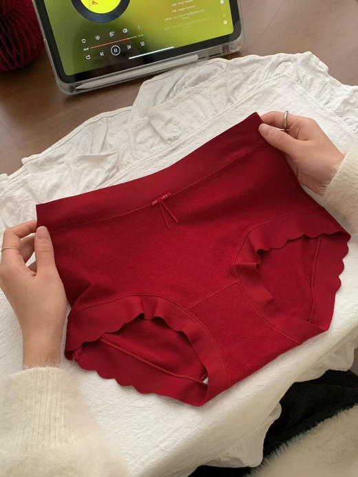 穿红走鸿运～3条装红内裤新年本命年女士三角裤礼盒装 商品图2