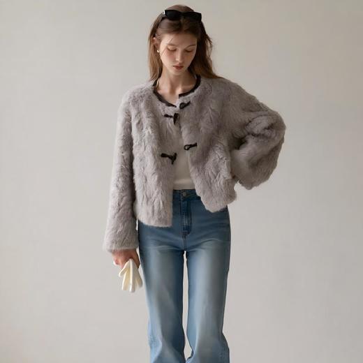 【停发！3月8日开始发货！】佐姿莎 高奢款小香风皮毛一体外套N359/温柔牛角扣皮毛一体外套N1367  软 fufu 毛毛，上手暖到心尖，不分场合，时尚好搭 商品图9