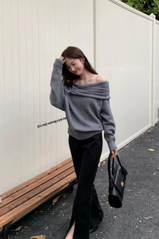 SIA SAYLOR 纯欲风一字领露肩设计感针织毛衣 21640 商品图3
