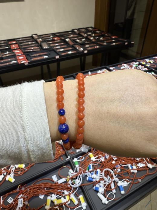 设计款 南红柿子红 配三颗青金石 弹力绳 双圈手链 5.8咪左右 发到付 商品图10