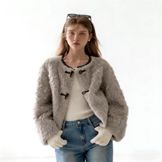 【停发！3月8日开始发货！】佐姿莎 高奢款小香风皮毛一体外套N359/温柔牛角扣皮毛一体外套N1367  软 fufu 毛毛，上手暖到心尖，不分场合，时尚好搭 商品图7