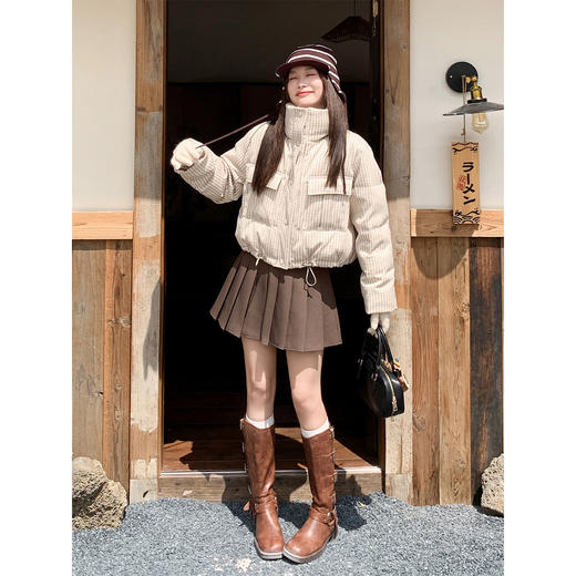 <曾小咸推荐>现货秒杀！微信超特价！杏色条纹短款羽绒服 日常499.99 立减230 秒杀269.99！米白打底衫秒杀59.99！！ 商品图4