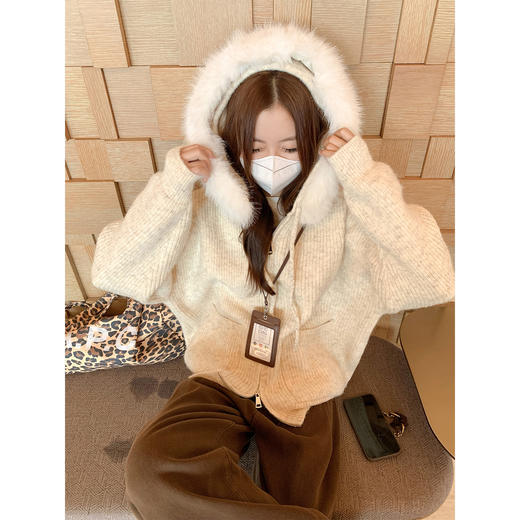 <曾小咸推荐>现货秒杀！微信超特价！毛领拉链连帽毛衣开衫 日常249.99 立减120 秒杀129.99！ 商品图2