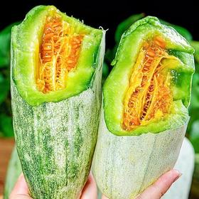 山东羊角蜜甜瓜，瓜肉酥脆爽口，咬下满嘴清甜，蜜香浓郁爆汁！