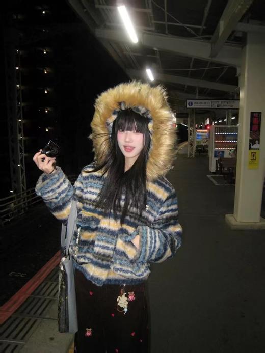 D120413新款2025复古撞色可拆卸毛领羊羔毛棉服外套 商品图8