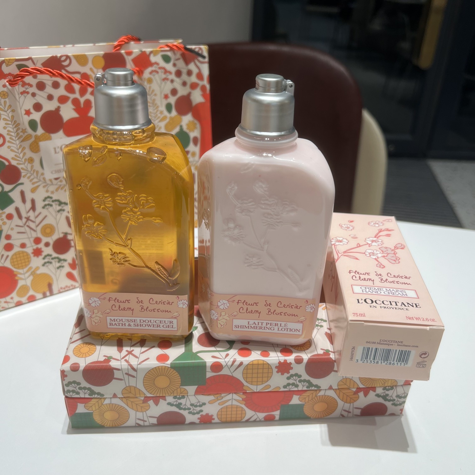 G715欧舒丹樱花圣诞限定洗护三件套