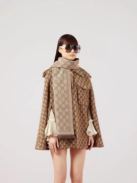 一店d 大爆款❗️𝐆𝐮𝐜𝐜"全新上市的新款围巾  𝟐𝟓年新款 刚上架就被预定光！！上市即断货 重磅双面提花工艺 正反两面，呈现两种不同的配色效果，可以说是买1=2