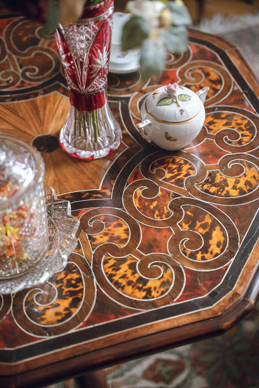 独角鹿西洋古董1880年代法国出品古典卷叶主题布勒镶嵌装饰胡桃木桌几 商品图3