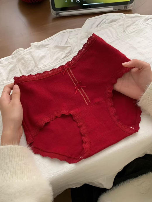 穿红走鸿运～3条装红内裤新年本命年女士三角裤礼盒装 商品图3