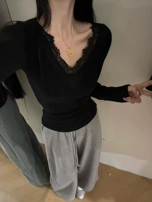 <曾小咸推荐> V领蕾丝边加绒打底衫（带胸垫） 日常109/件 活动价69.99！！【预售款，预计3-15天发货】 商品图7